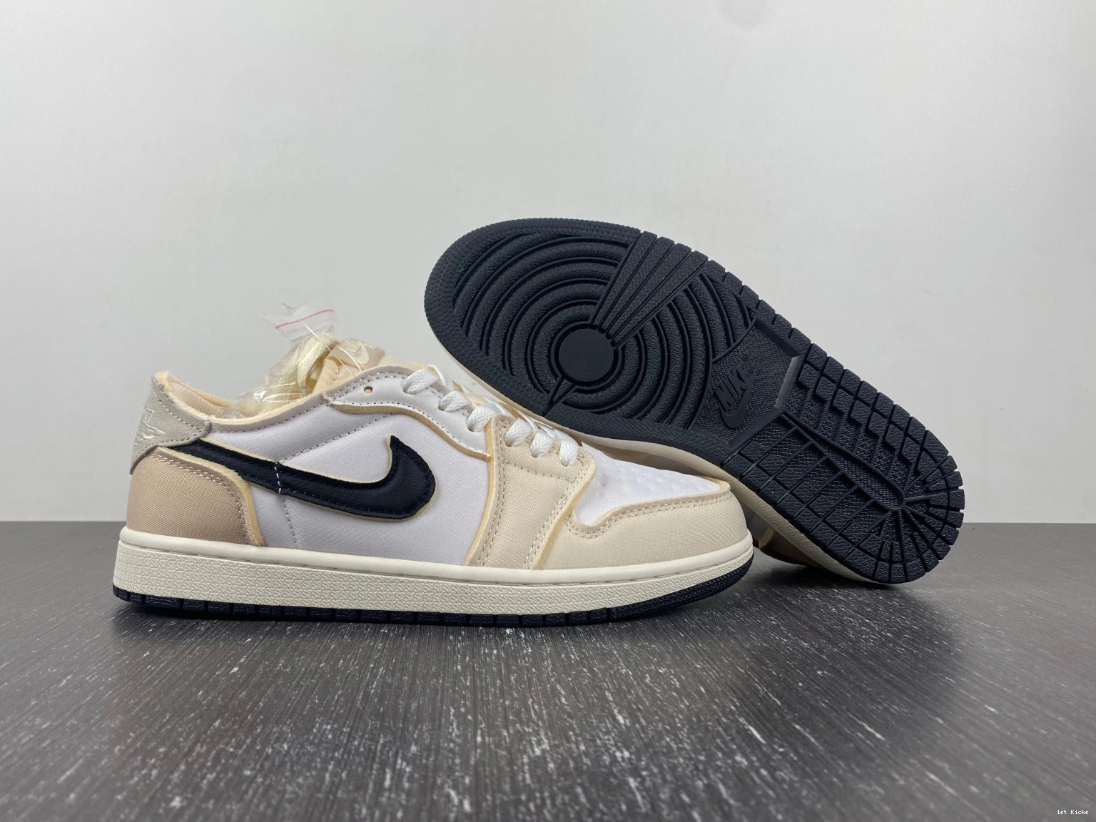 1 Low Jordan DV0982-100 Air 